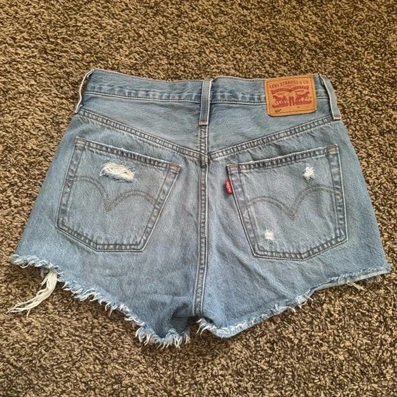 Levi’s 501 Distressed Denim Women's Shorts size 26 - Picture 6 of 6